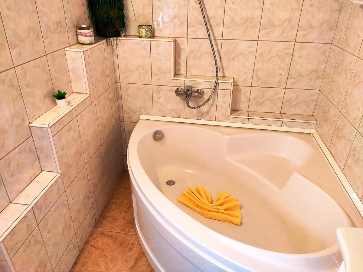 Szandra Vendégház Osku Esterno foto