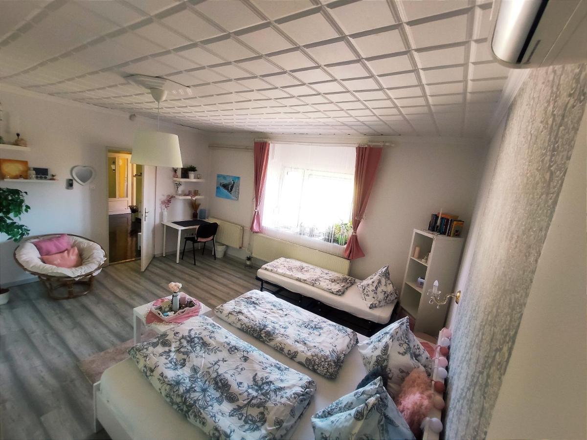 Szandra Vendégház Osku Esterno foto